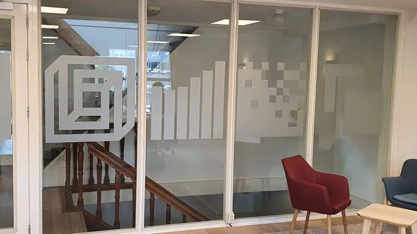 Glasdecoratie - patronen Personenauto bedrijfsreclame