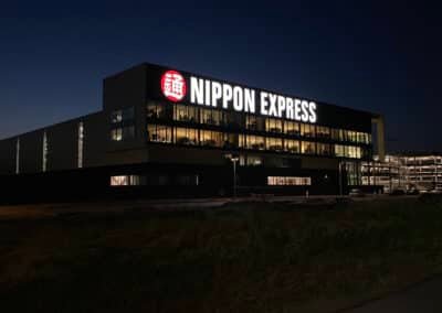 Nippon Express Gevel signing – Verlichte Doosletters
