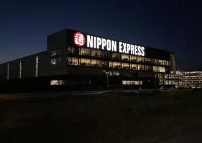 Nippon Express Gevel signing – Verlichte Doosletters