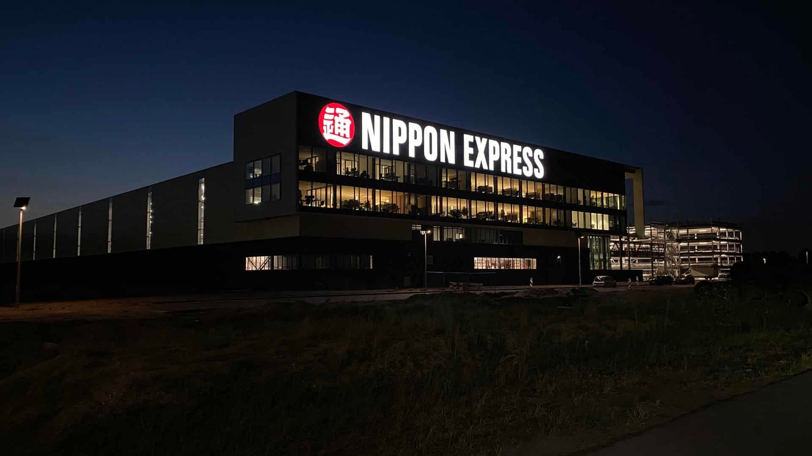 Nippon Express Gevel signing – Verlichte Doosletters
