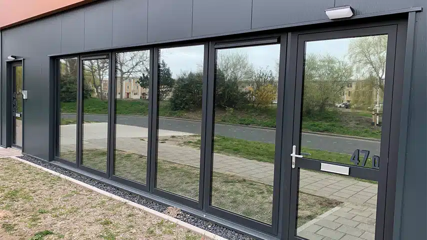 Zonwerende-folie-zicht-buitenkant Wayfinding