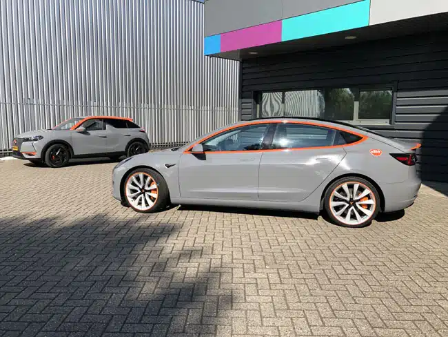 carwrap personauto tesla zijkant Bakwagen bestickering, carwrap bakwagen