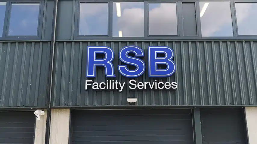 rsb-facility-services-doosletters-gevelreclame-854px Personenauto bedrijfsreclame